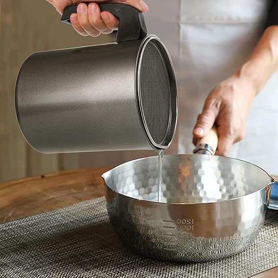 GameXcel Bacon Grease Container with Strainer Kitchen Oil Container Grease Can Oil Filter Pot 57 oz with Dust-proof Lid Non-slip Tray for Storing Fat,Frying Oil, Cooking Grease,etc